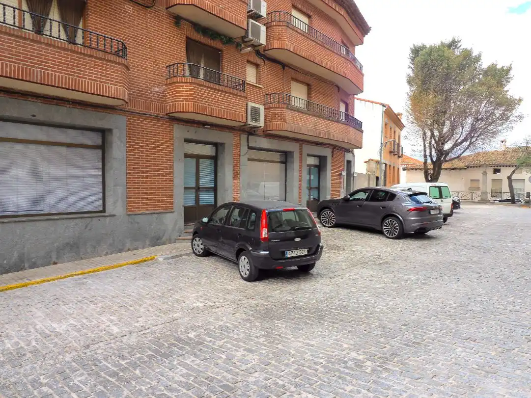 Parking of Commercial properties for sale in Cebreros  with Air Conditioner and Furnished