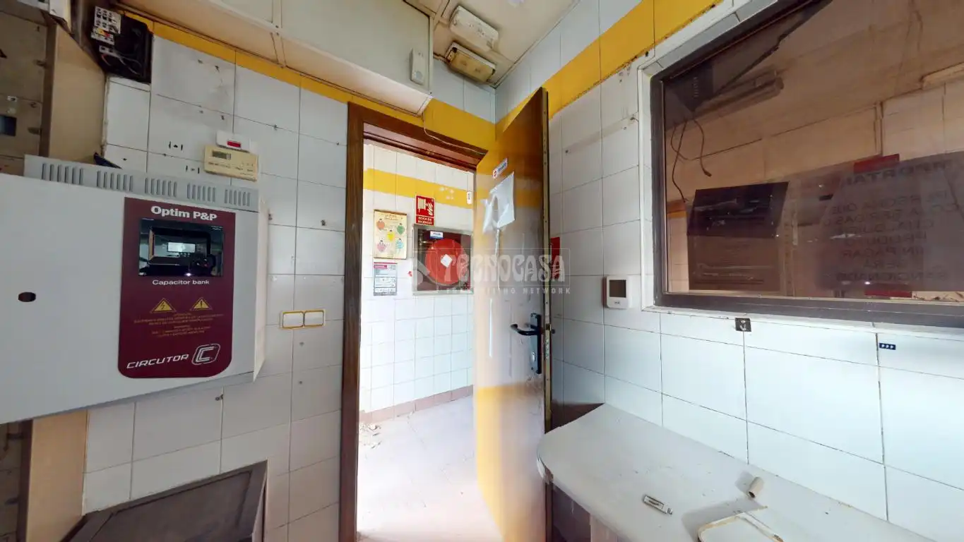 Cuina de Local de lloguer en Madrid amb Aire condicionat, Calefacció i Terrassa