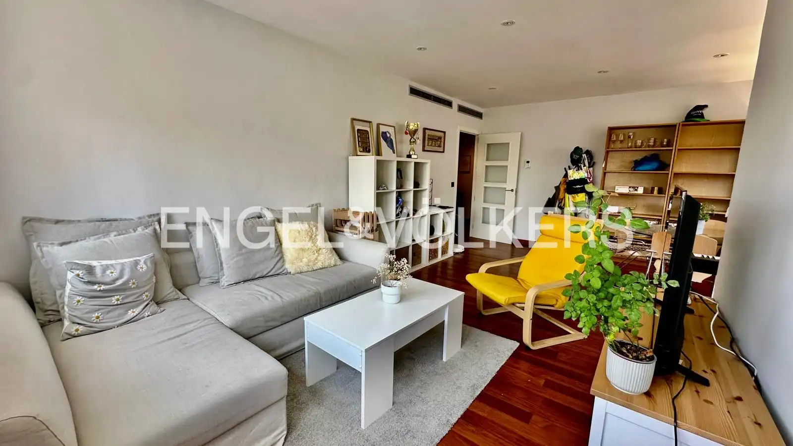 Sala de estar de Piso de alquiler en Madrid con Calefacción, Terraza y Piscina