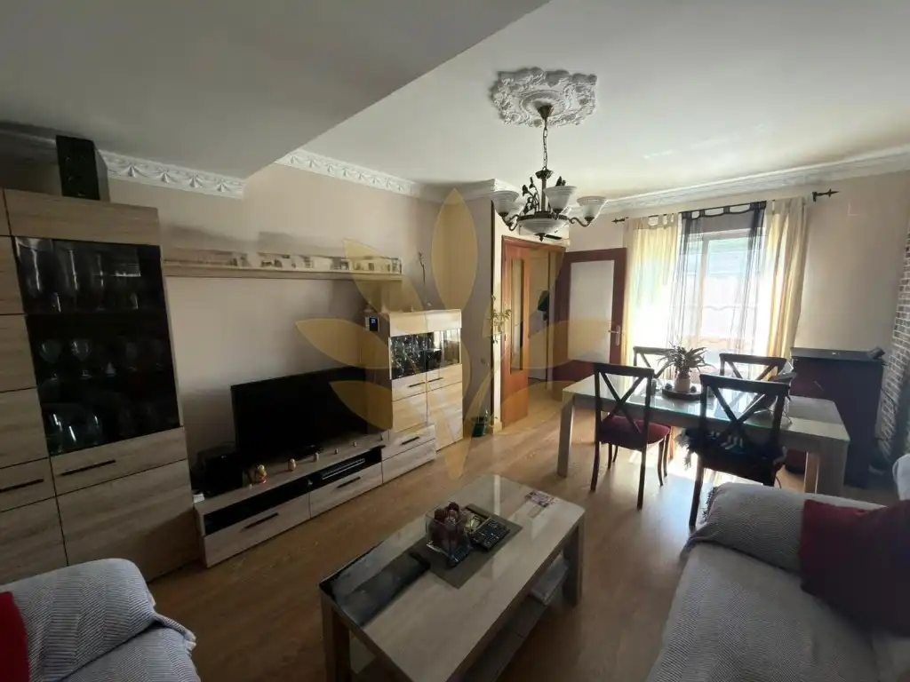 Sala de estar de Casa adosada en venta en Cáceres