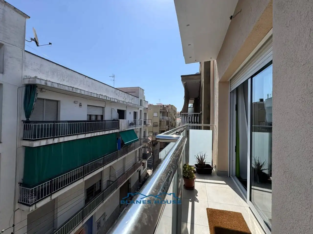 Vista exterior de Piso en venta en Blanes con Calefacción y Balcón