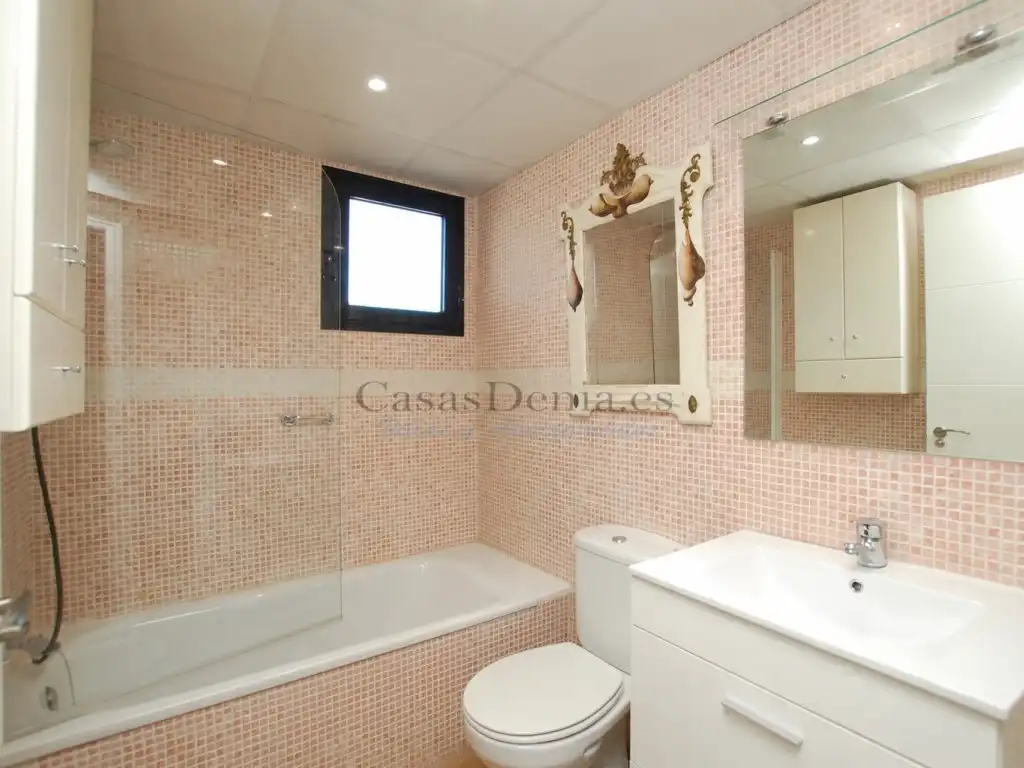 Bathroom of Attic for sale in Alcalá de Henares  with Private garden, Terrace and Swimming Pool