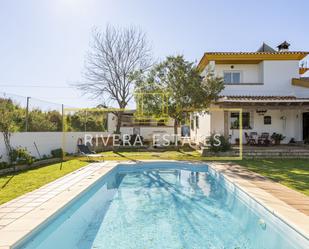 Exterior view of House or chalet for sale in Mijas  with Air Conditioner, Heating and Private garden