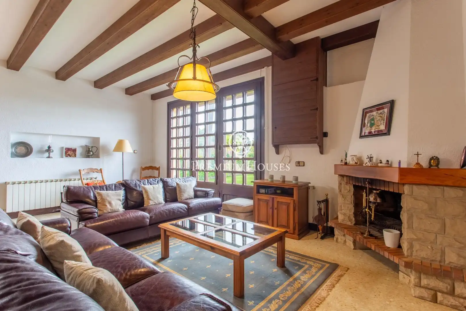 Sala d'estar de Casa o xalet en venda en Mataró amb Calefacció, Jardí privat i Parquet