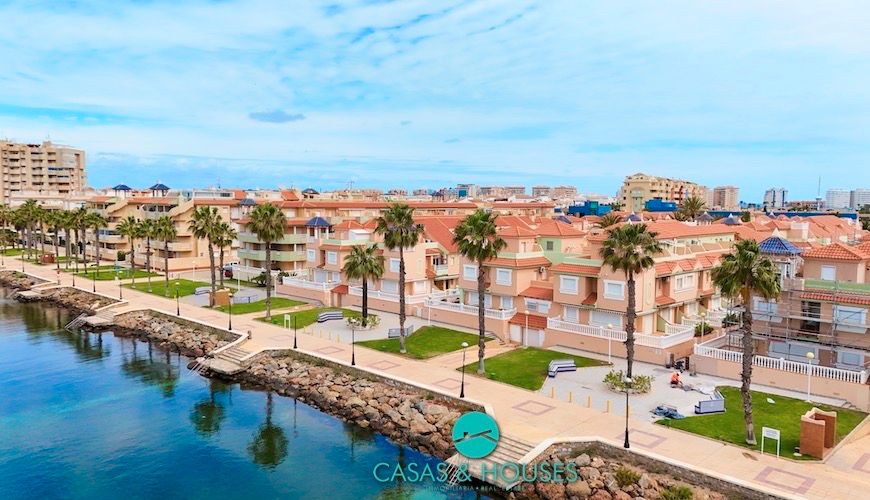 Exterior view of Single-family semi-detached for sale in La Manga del Mar Menor  with Air Conditioner, Heating and Terrace