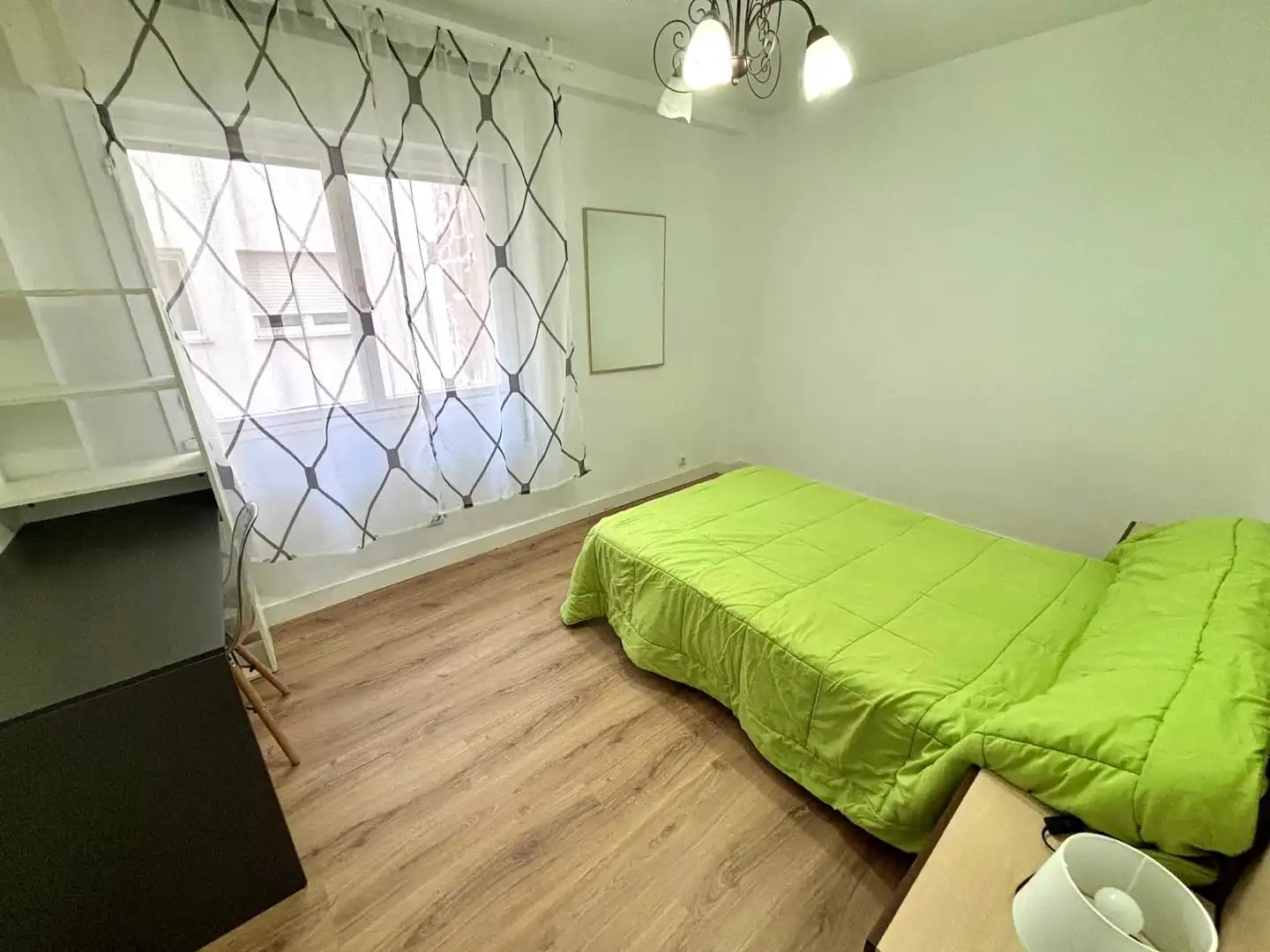 Habitación de Piso en venta en Gijón  con Calefacción, Parquet y Trastero