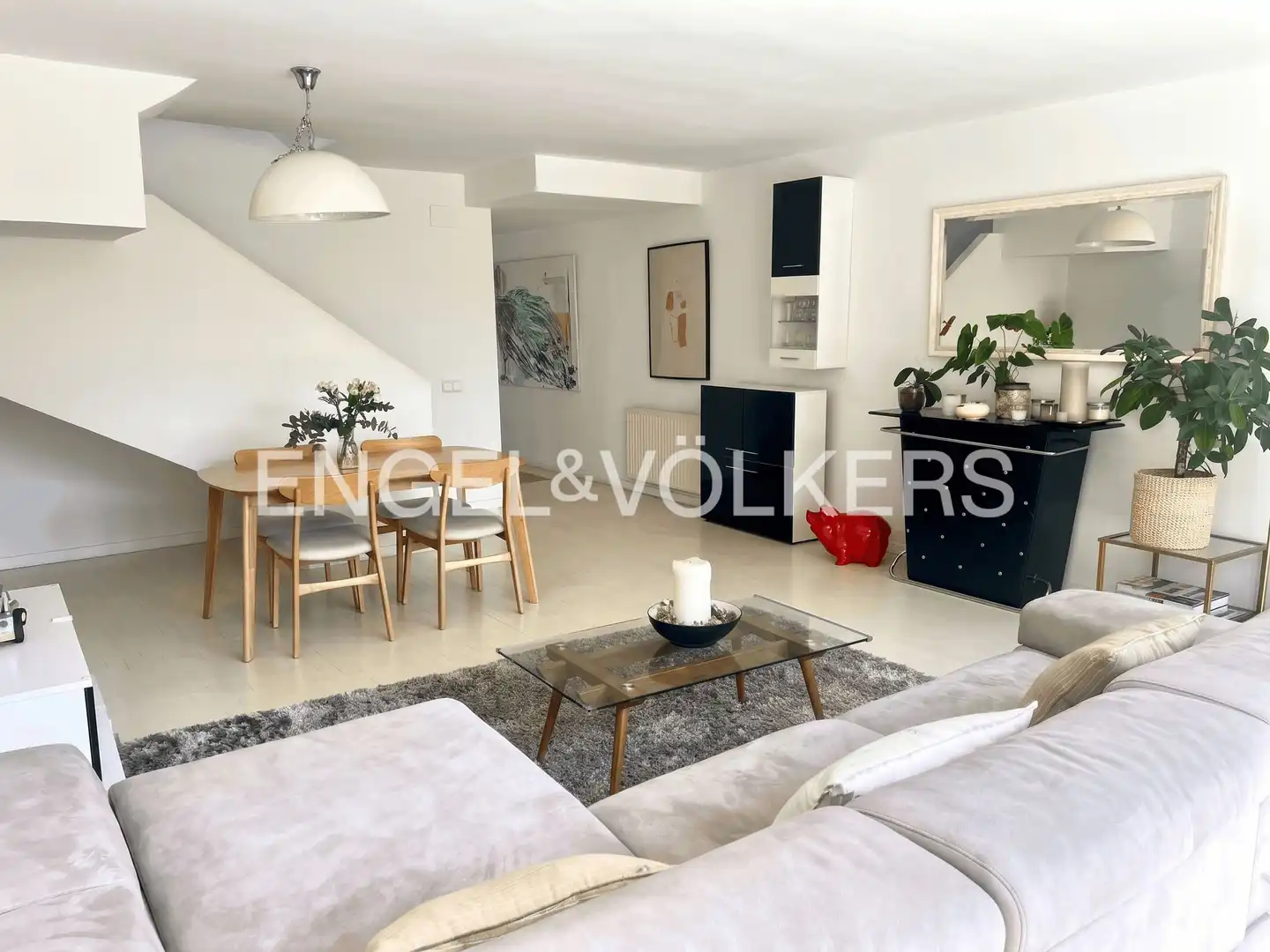 Sala de estar de Casa adosada de alquiler en La Moraleja con Aire acondicionado, Calefacción y Terraza