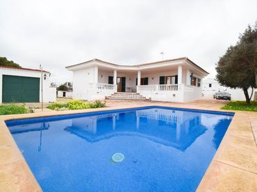 Villa con piscina in vendita a Cala Blanca