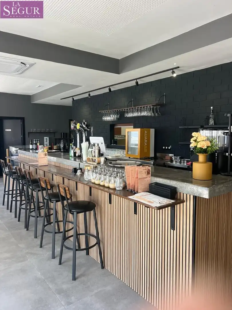 Business premises to rent in Conil, imagen 3