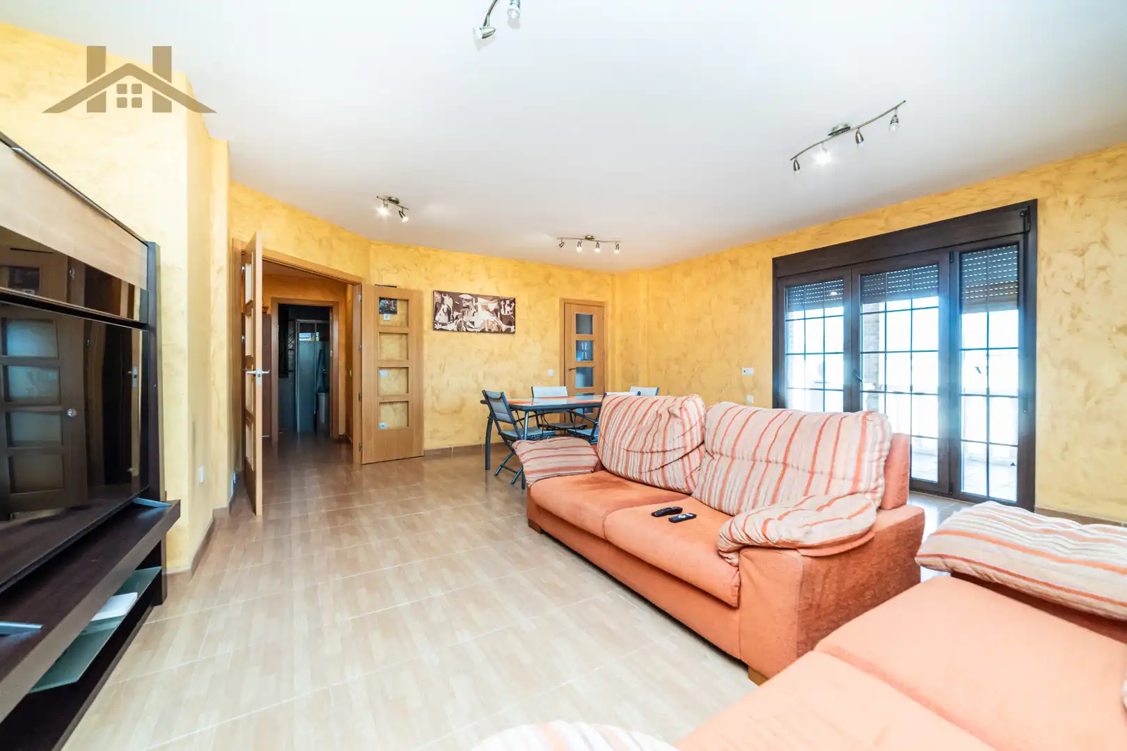 Sala d'estar de Casa o xalet en venda en El Álamo amb Aire condicionat, Jardí privat i Piscina