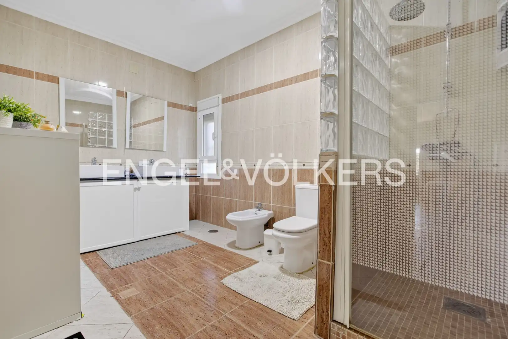 Baño de Casa o chalet en venta en Carmona con Aire acondicionado, Calefacción y Jardín privado