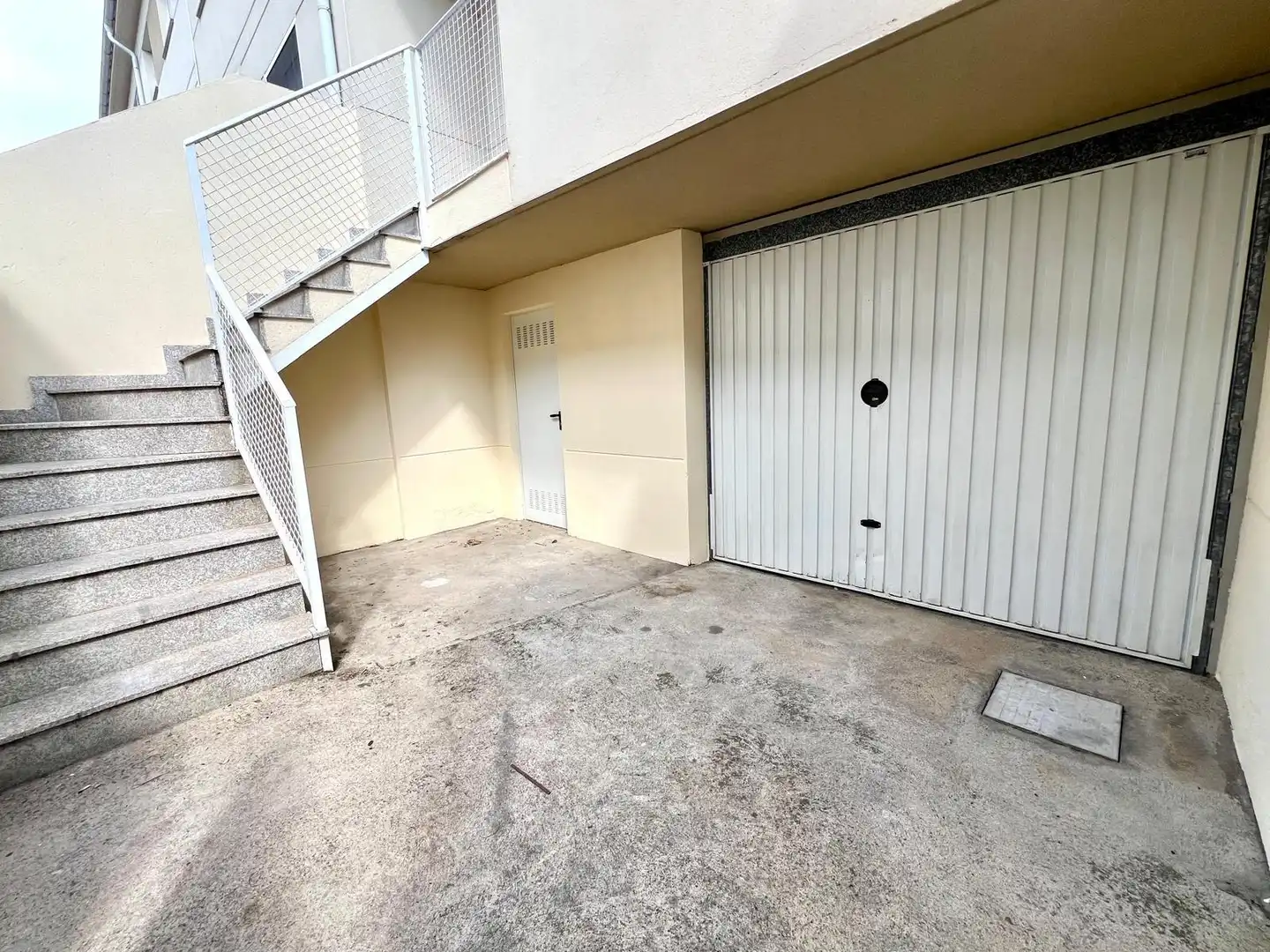 Parkplatz von Einfamilien-Reihenhaus zur Miete in Plasencia mit Heizung und Möbliert
