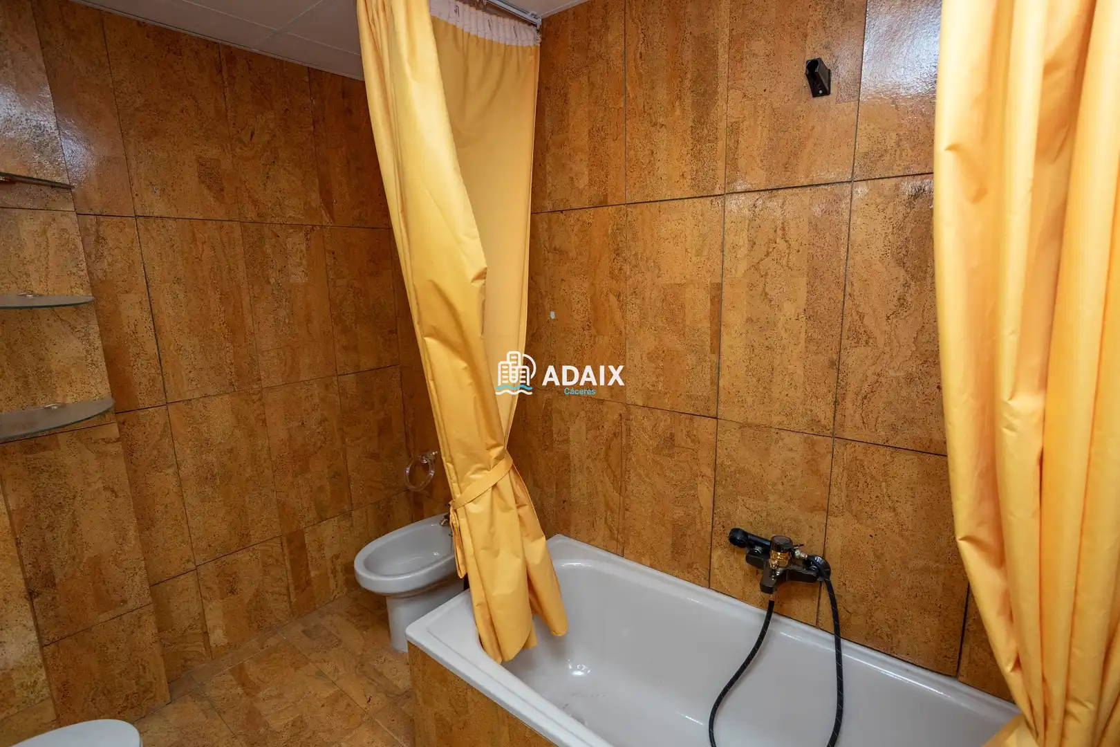 Bany de Casa adosada en venda en Cáceres amb Aire condicionat, Calefacció i Terrassa