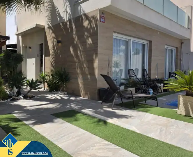 Villa avec piscine à vendre à Pilar de la Horadada ciudad