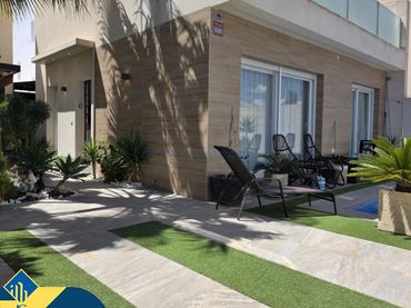 Chalet con piscina en venta en Pilar de la Horadada ciudad