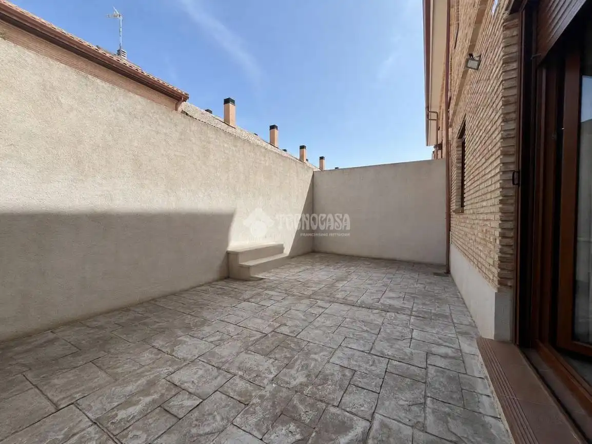 Casa aparellada amb jardí en venda a San Martín de la Vega