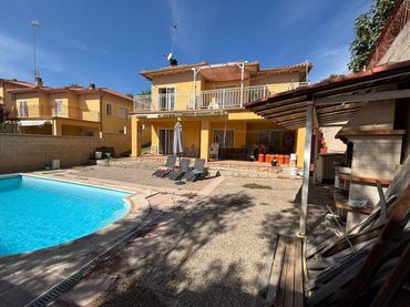 Detached house for sale in Pioz