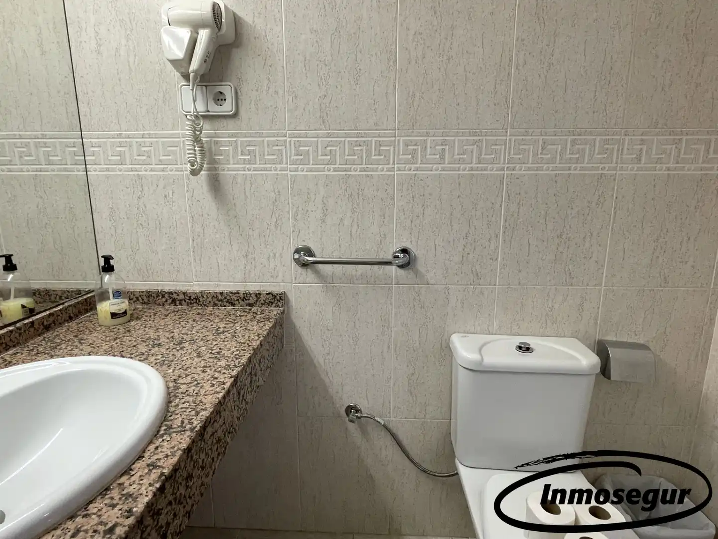 Baño de Apartamento en venta en Salou con Aire acondicionado, Calefacción y Amueblado
