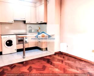 Cuina de Estudi en venda en Vigo  amb Calefacció, Parquet i Traster