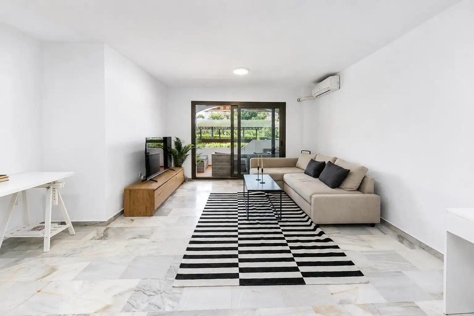 Sala de estar de Apartamento en venta en Fuengirola con Aire acondicionado, Terraza y Balcón