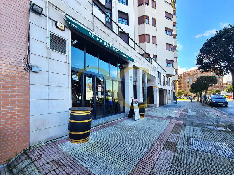 Local comercial en venda a Calle Rey Pelayo