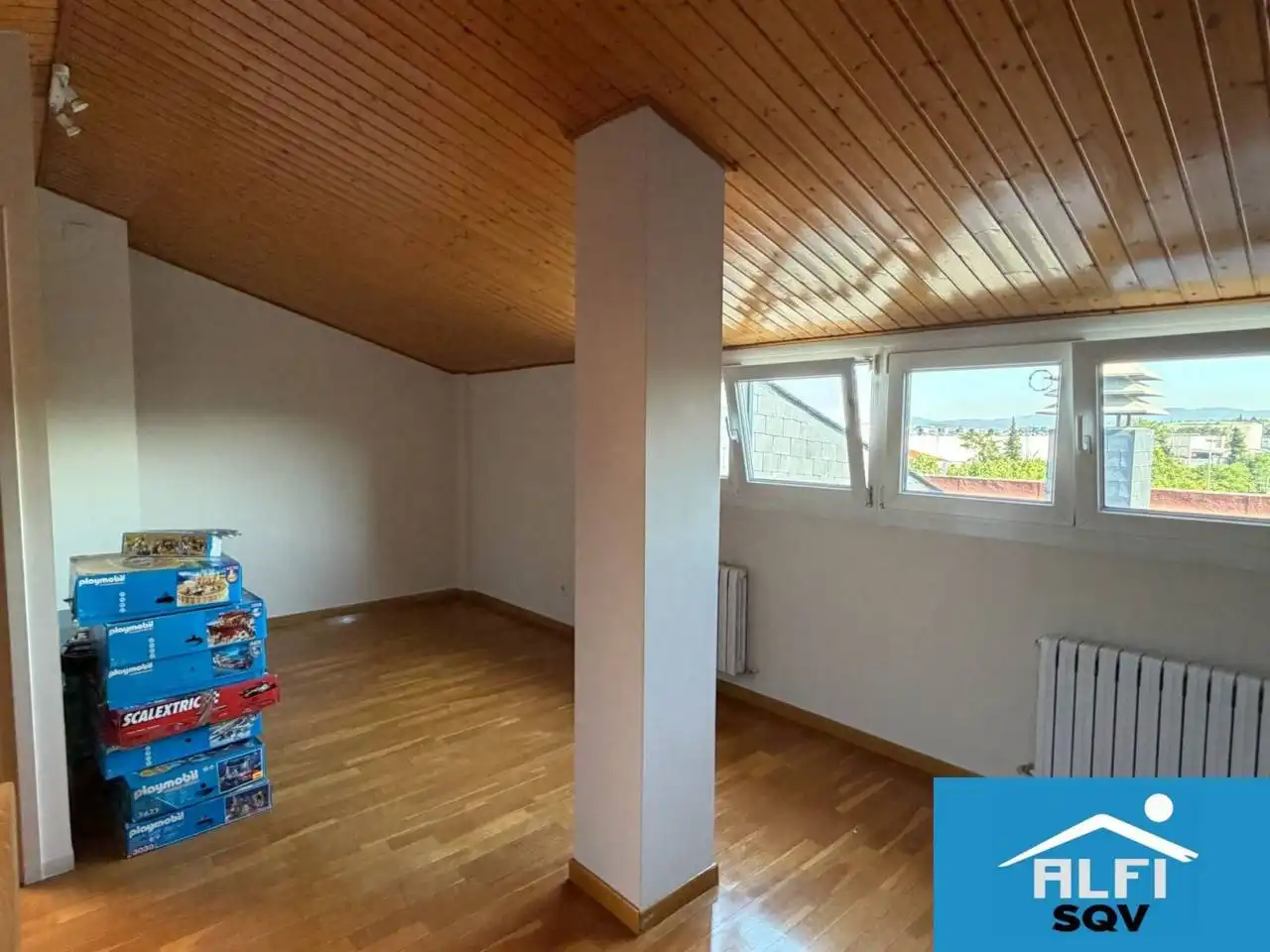 Sala de estar de Dúplex en venta en Sant Quirze del Vallès con Calefacción, Parquet y Terraza