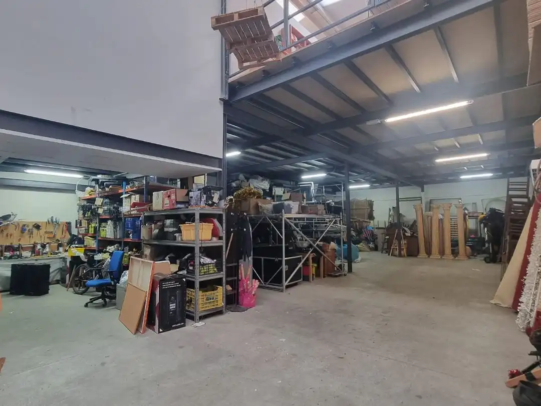 Geschaftsraum zum Verkauf in Carbajosa de la Sagrada mit Klimaanlage, Heizung und Parkett