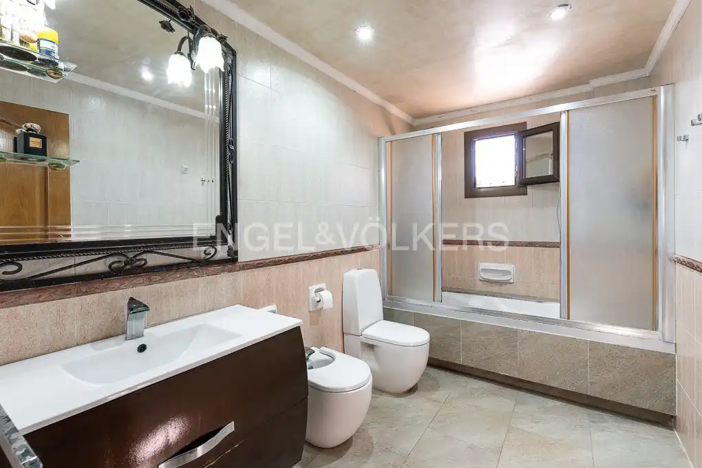 Baño de Casa o chalet en venta en Sagunto / Sagunt con Aire acondicionado, Calefacción y Jardín privado