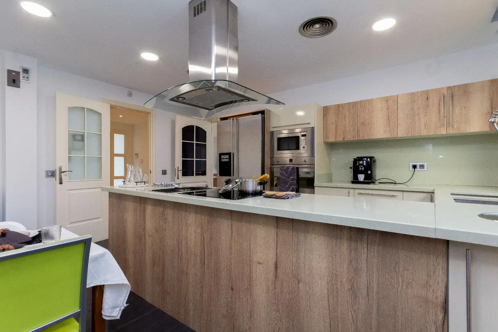 Cocina de Casa o chalet en venta en Cerdanyola del Vallès con Aire acondicionado, Calefacción y Jardín privado
