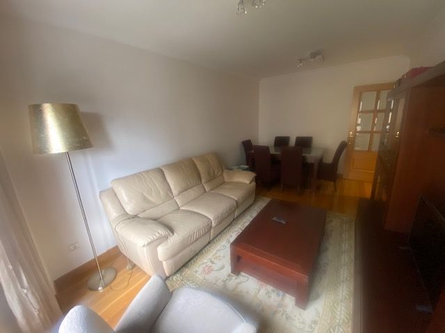 Sala d'estar de Apartament en venda en Vigo  amb Calefacció, Parquet i Traster