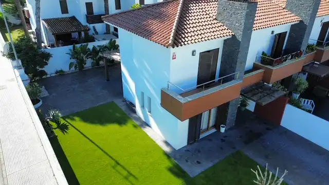 Vista exterior de Casa adosada en venda en Chiclana de la Frontera amb Jardí privat, Terrassa i Traster