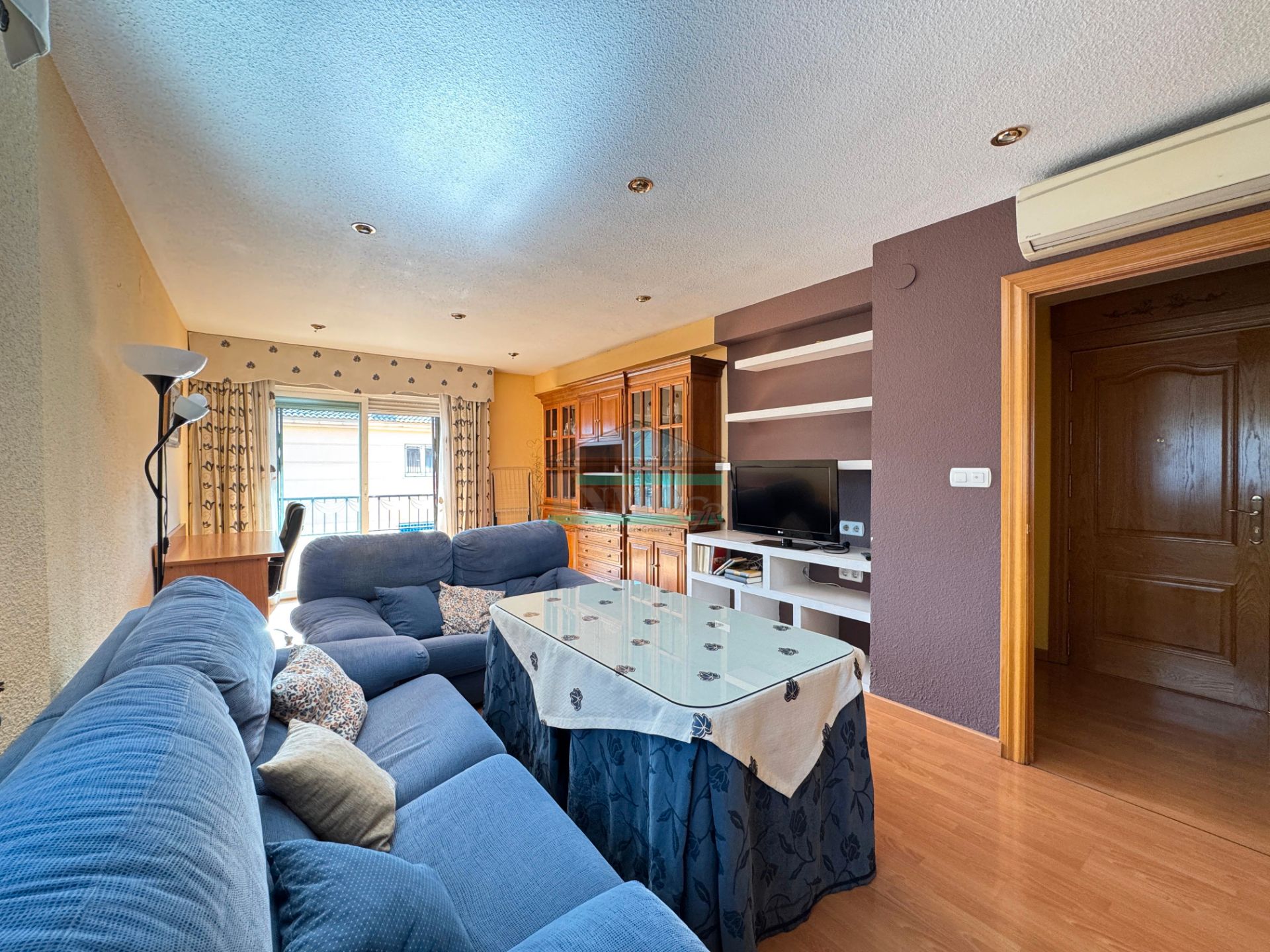 Sala d'estar de Pis de lloguer en  Granada Capital amb Aire condicionat, Parquet i Moblat