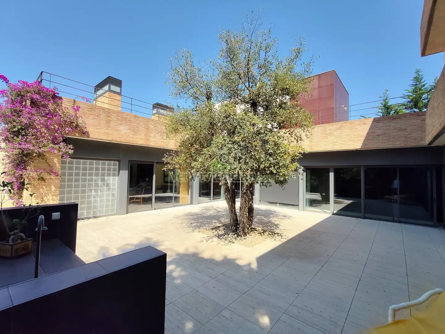 Vista exterior de Casa o xalet en venda en Sant Cugat del Vallès amb Aire condicionat, Calefacció i Jardí privat