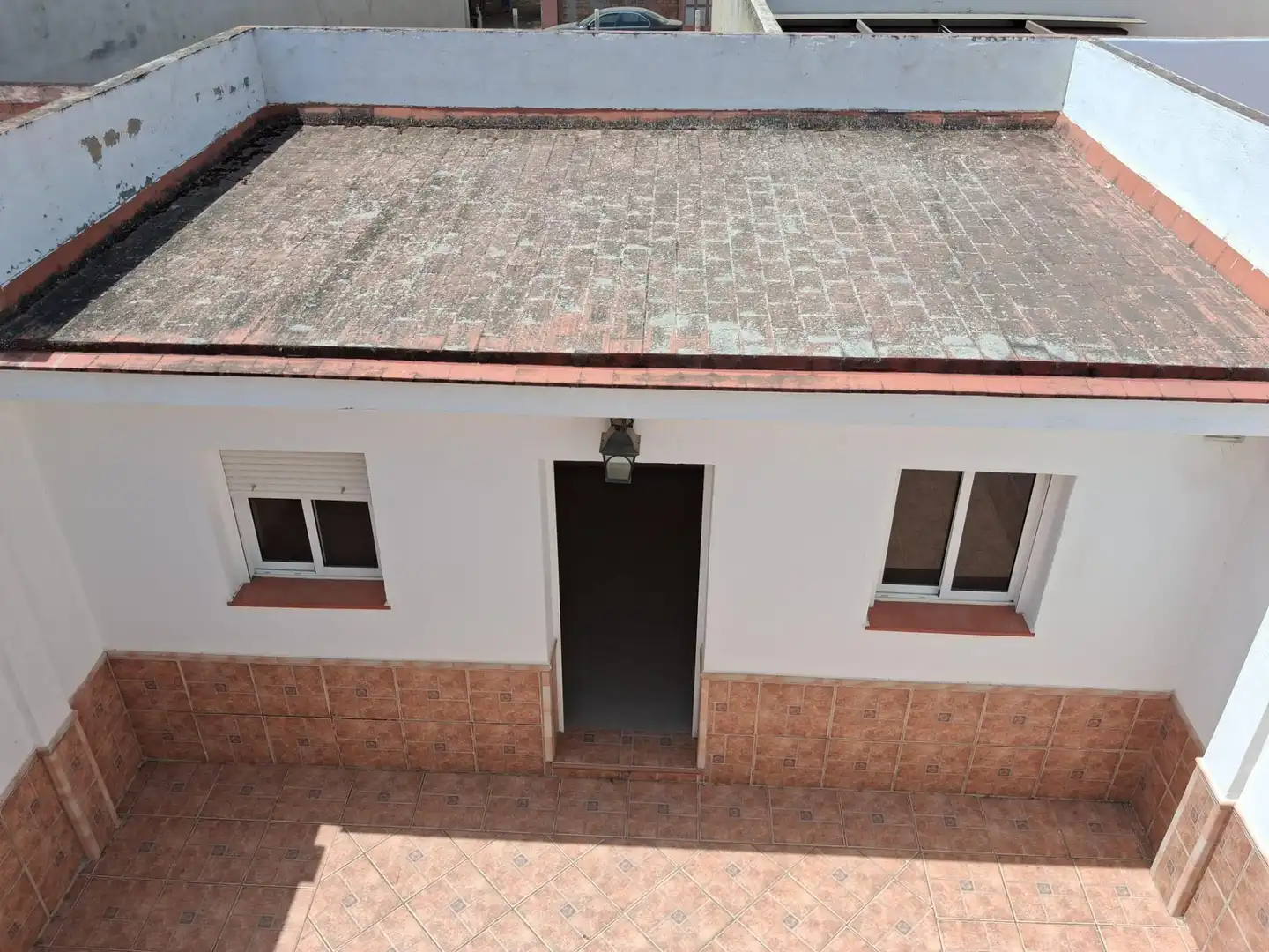 Vista exterior de Casa adosada en venda en Utrera amb Piscina comunitària