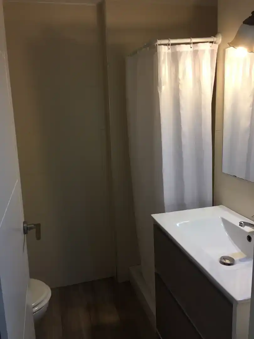 Bathroom of Study for rent in Vélez-Málaga  with Air Conditioner, Private garden and Parquet flooring