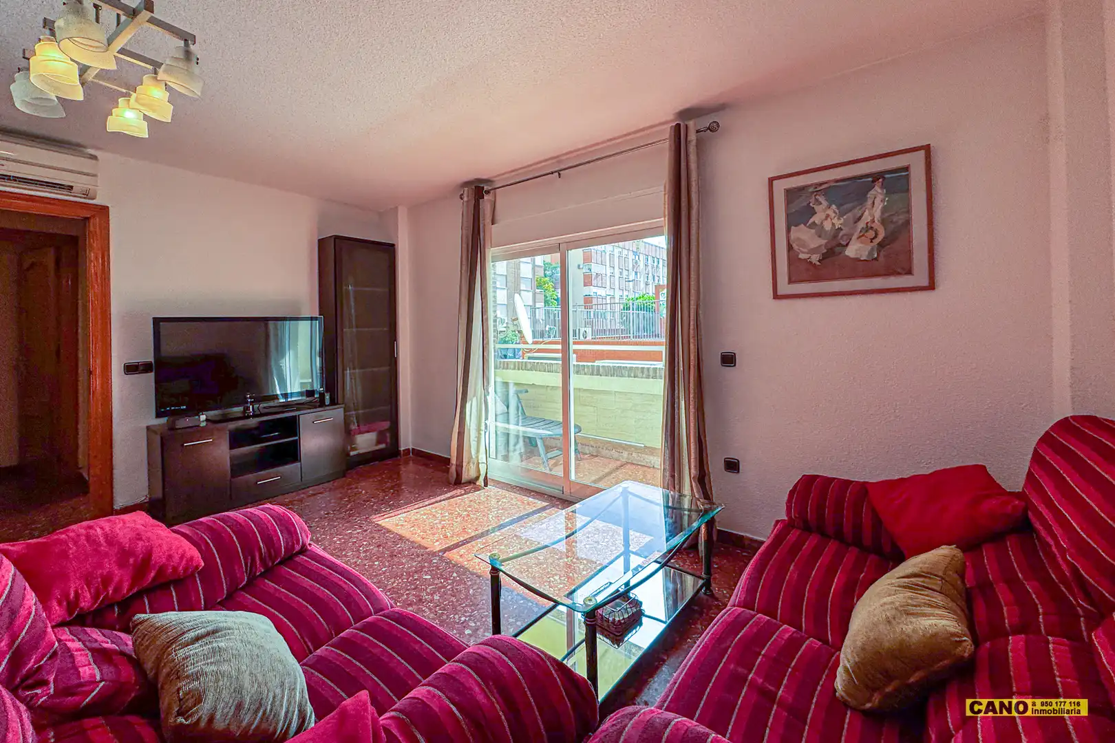Sala d'estar de Pis en venda en Almería amb Terrassa
