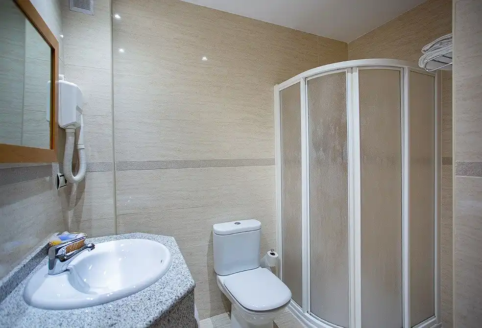 Bathroom of Buildings for sale in Sardón de Duero