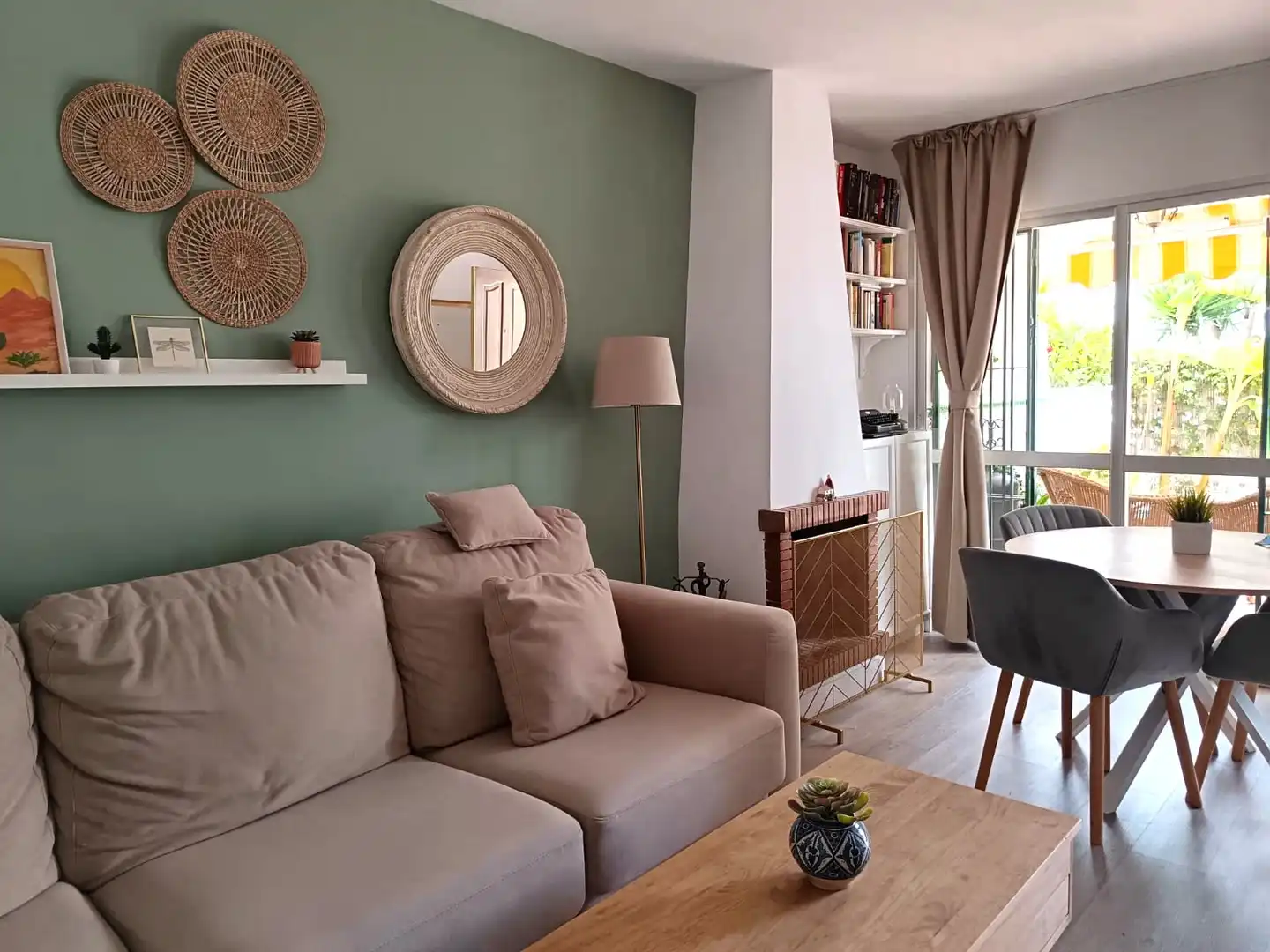 Sala de estar de Casa adosada en venta en Rincón de la Victoria con Aire acondicionado, Terraza y Amueblado