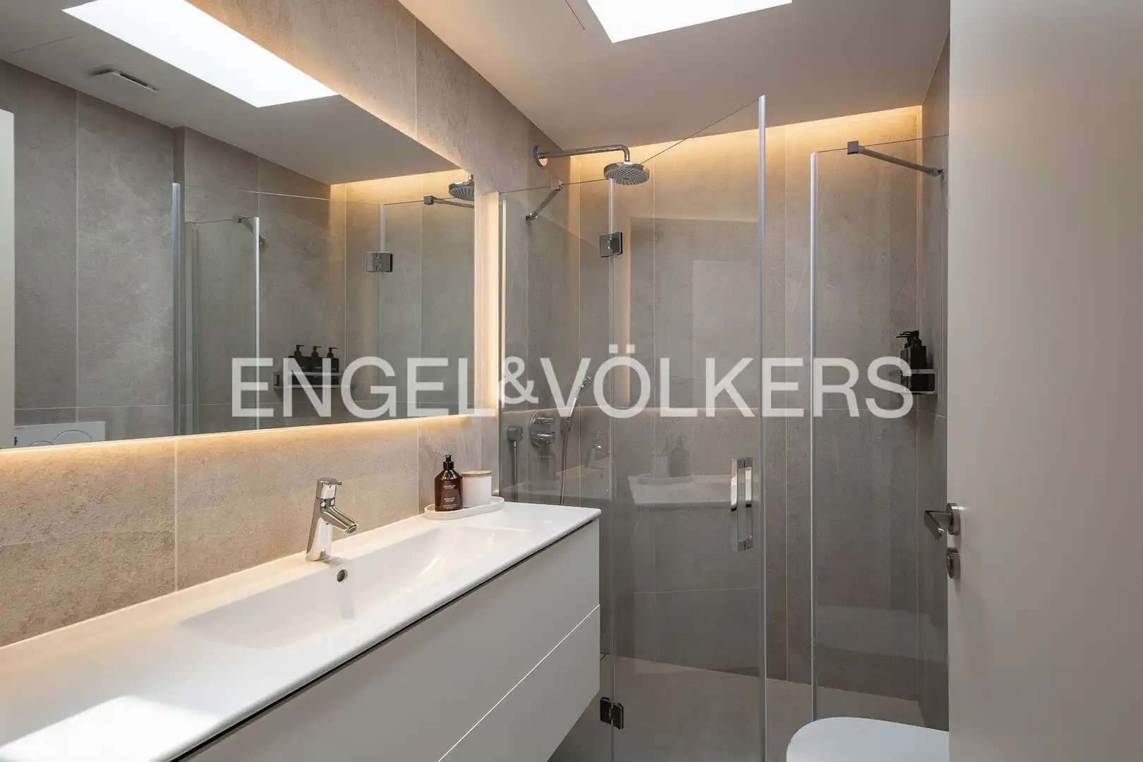 Bathroom of Houses for rent in Sitges  with Air Conditioner, Heating and Private garden