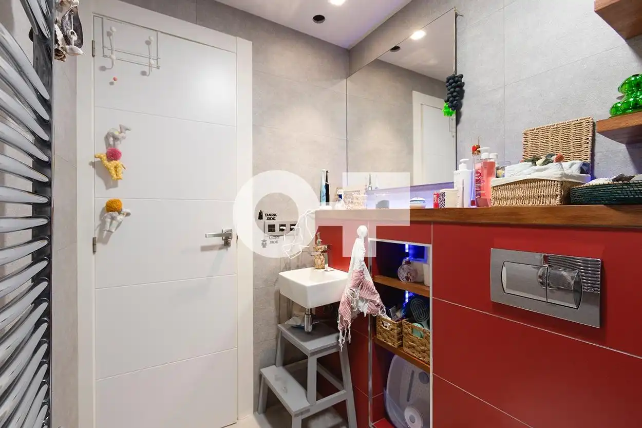 Baño de Casa adosada en venta en Castelldefels con Aire acondicionado, Jardín privado y Parquet