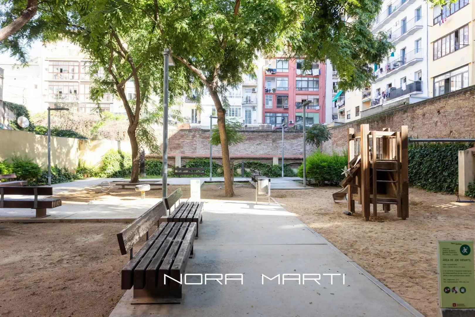 Vista exterior de Planta baja en venta en Eixample