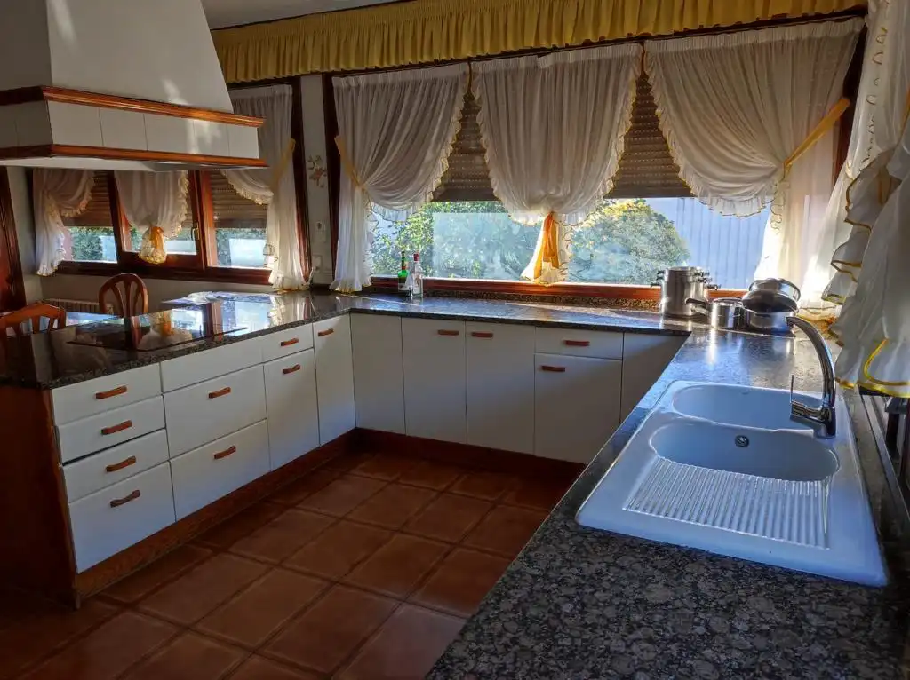 Kitchen of Houses for rent in Zaragoza  with Air Conditioner, Heating and Private garden