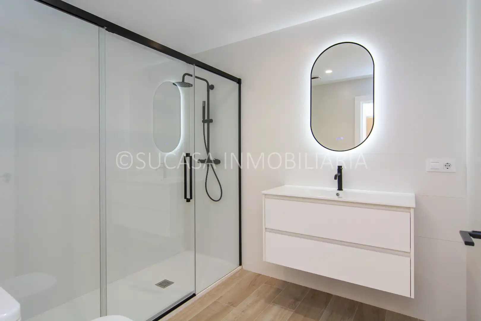 Bathroom of Flat for sale in A Coruña Capital   with Heating, Oven and Microwave