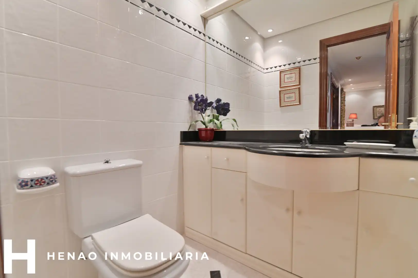 Bathroom of Flat for sale in Bilbao   with Heating, Parquet flooring and Terrace