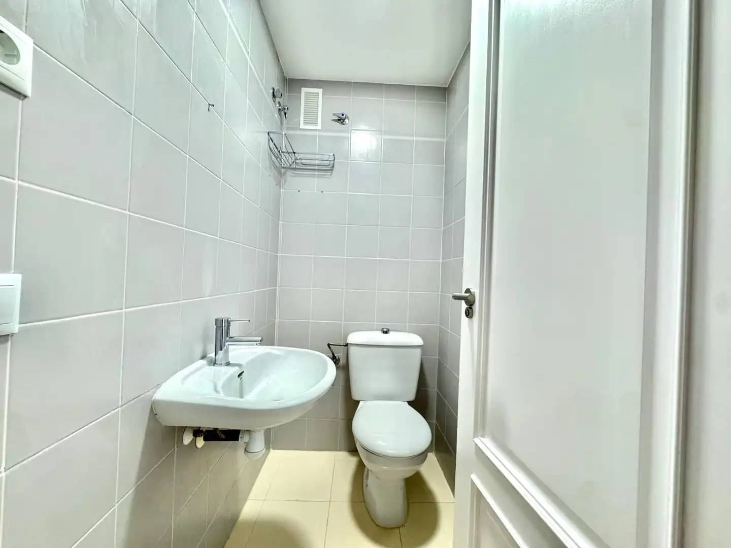 Baño de Piso en venta en Gandia con Terraza