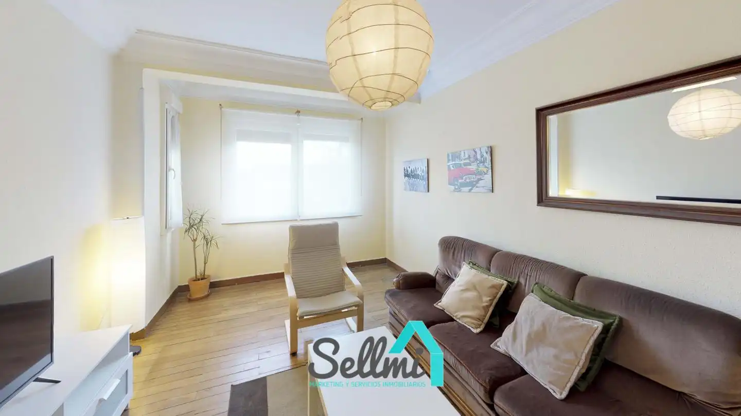 Living room of Flat for rent in Oviedo   with Heating, Parquet flooring and Furnished