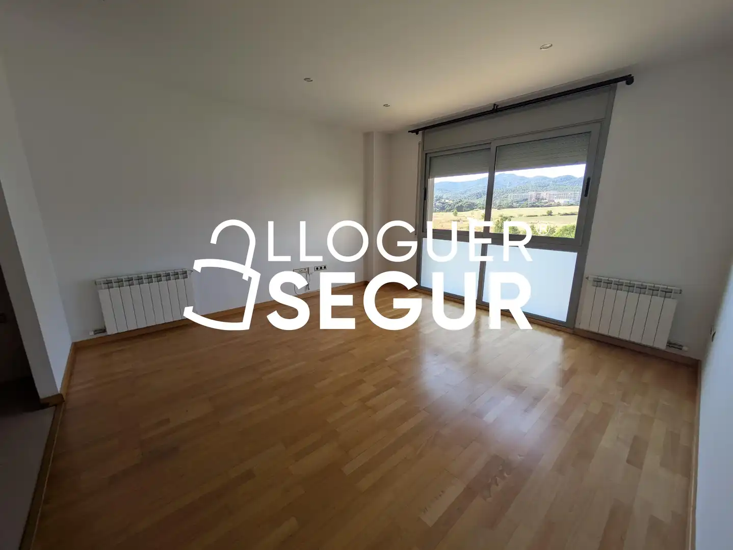 Bedroom of Flat for rent in Terrassa  with Air Conditioner and Heating