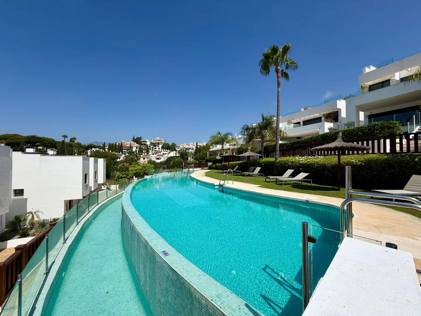 Adosado con terraza en venta en Milla de Oro