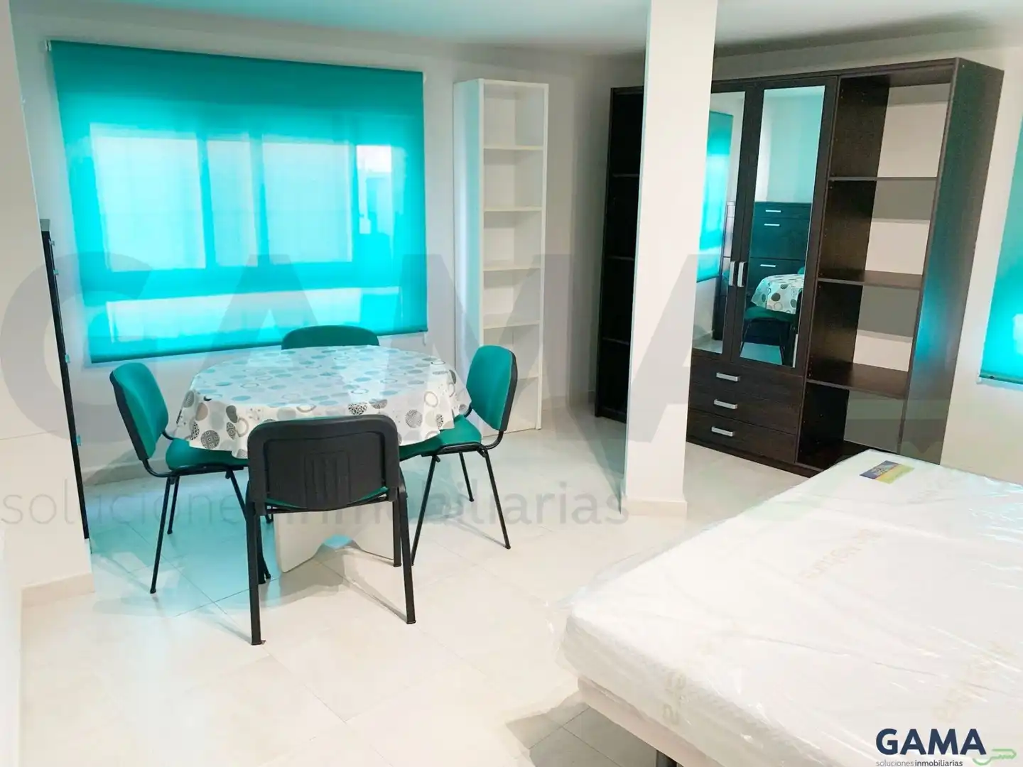 Dormitori de Apartament de lloguer en Alzira amb Aire condicionat i Moblat