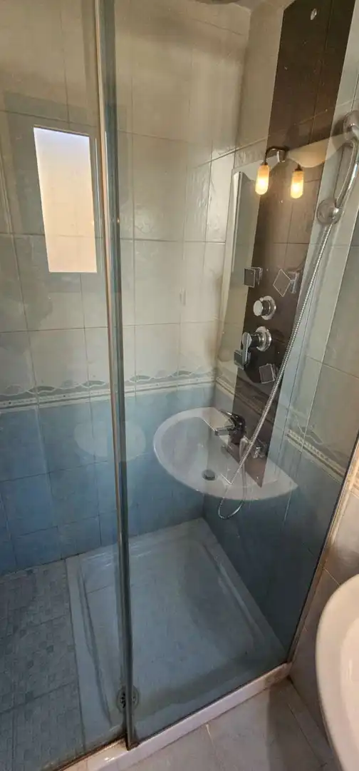 Baño de Ático de alquiler en Vélez-Málaga con Terraza, Piscina y Amueblado